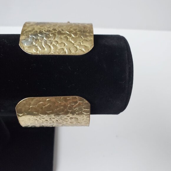 PRETTY Rustic Gold Hammered Cuff Bracelet Coloured Stones & Metal Applique 7" - Picture 5 of 8